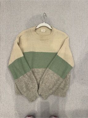 Dreamers Colorblock Crewneck Sweater in Cream, Sage Green & Light Gray